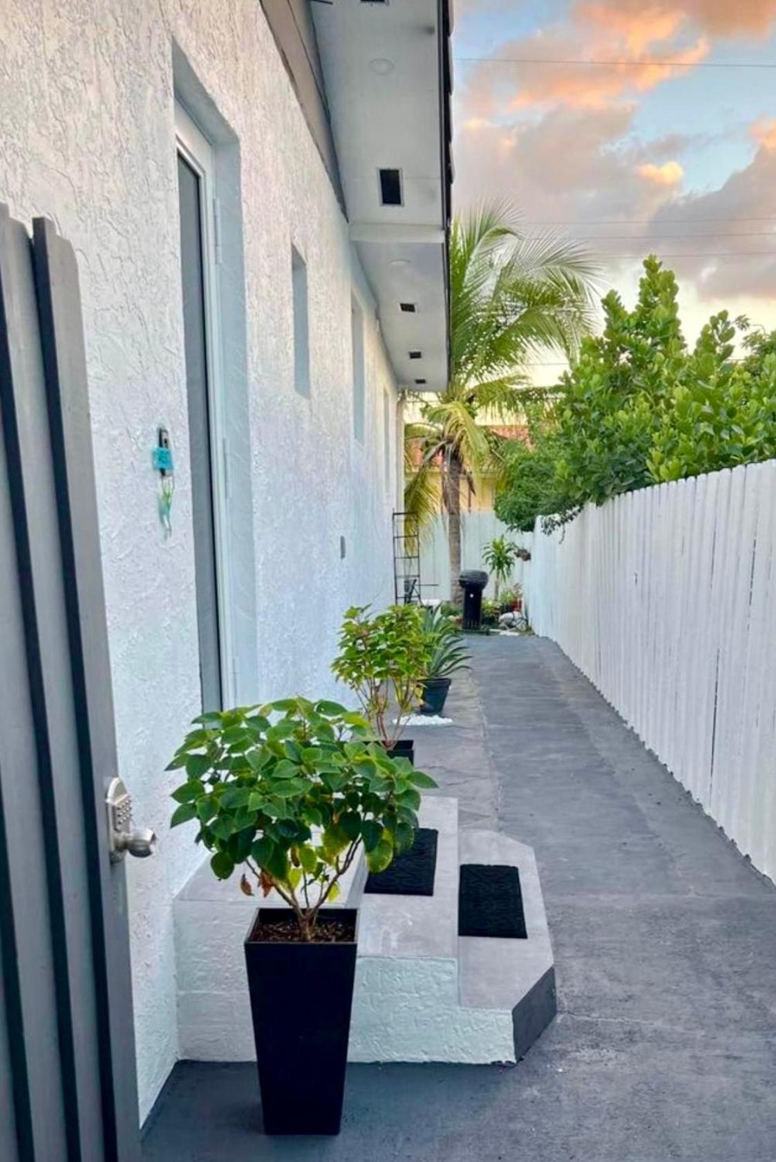 Little Gables Studio-Your Miami Escape-10Min Airport Экстерьер фото