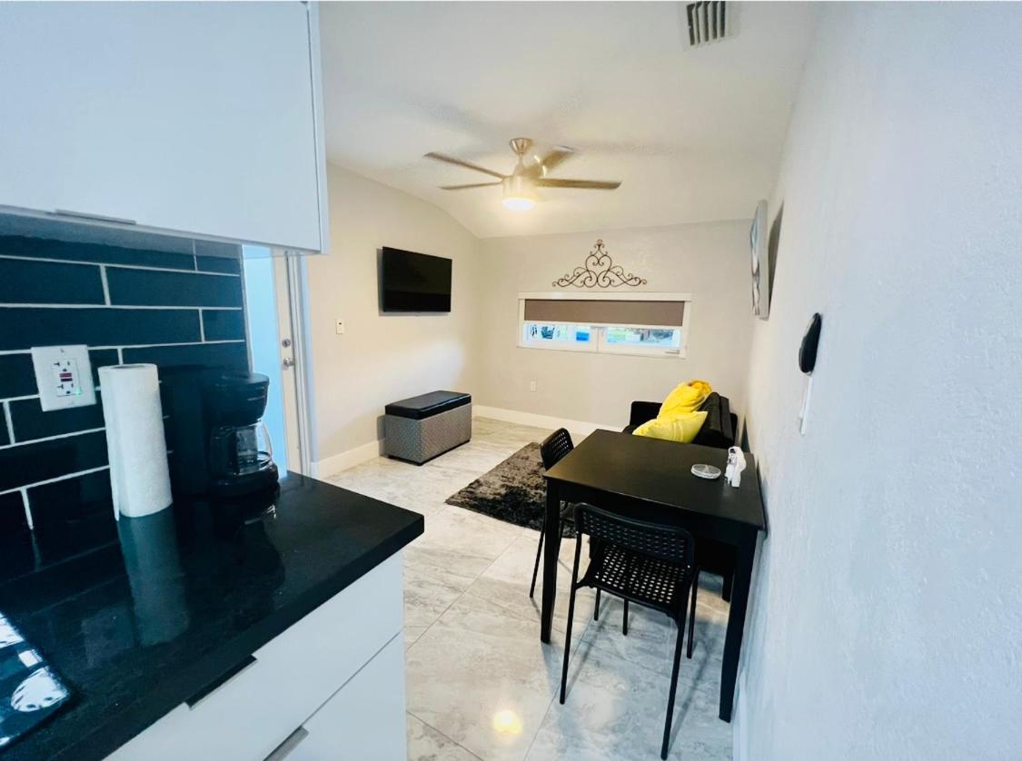 Little Gables Studio-Your Miami Escape-10Min Airport Экстерьер фото